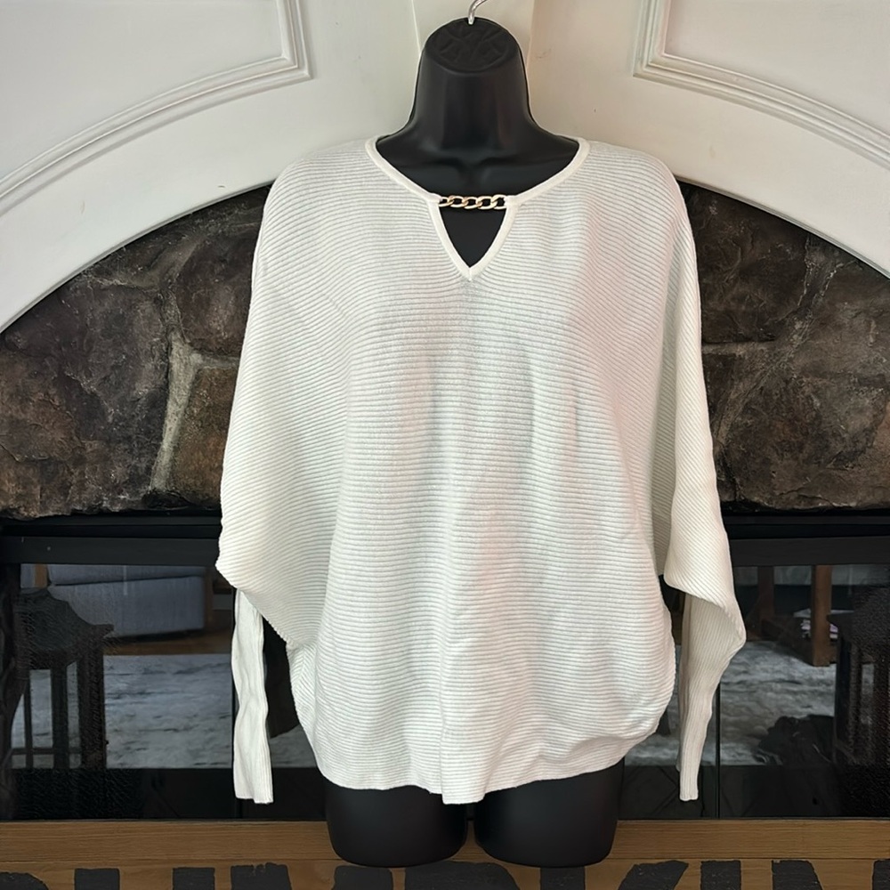 Faith & Zoe white batwing sweater size Medium